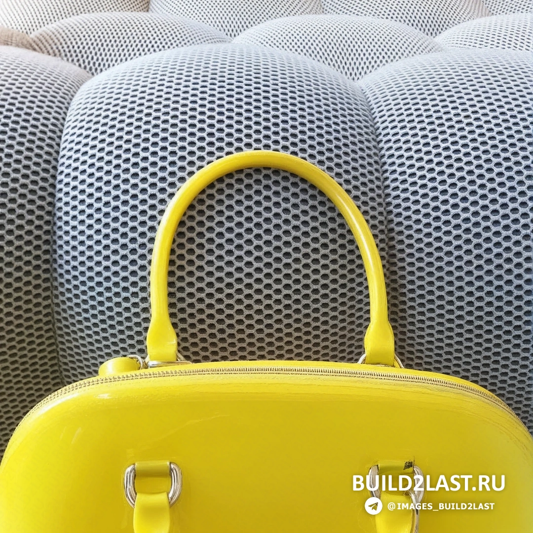 Желтый диван в интерьере, дизайнерская мебель от Sacha Lakic.